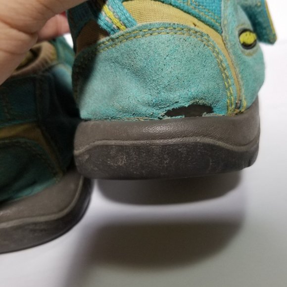 KEEN Blue Strappy Bungee Waterproof Sandals - Picture 7 of 8